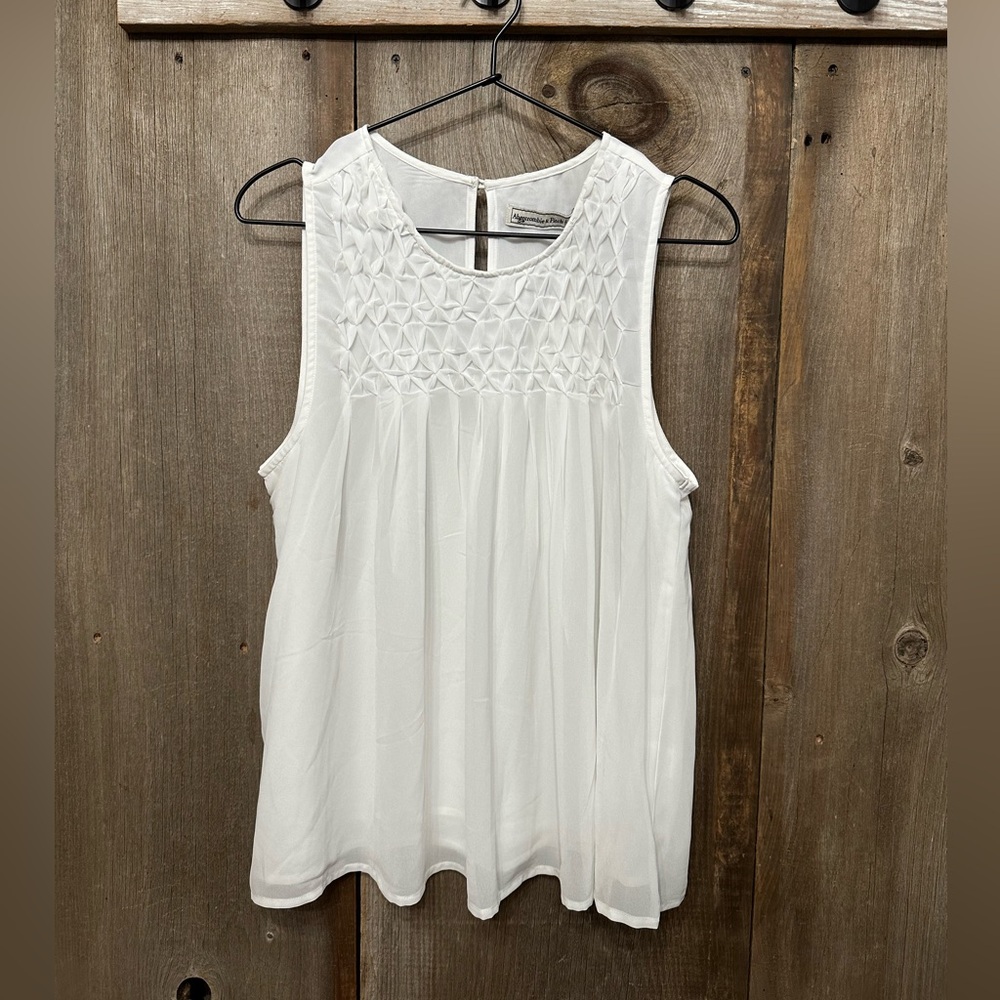 Abercrombie & Fitch Sleeveless Blouse in Off White Size Medium Women’s